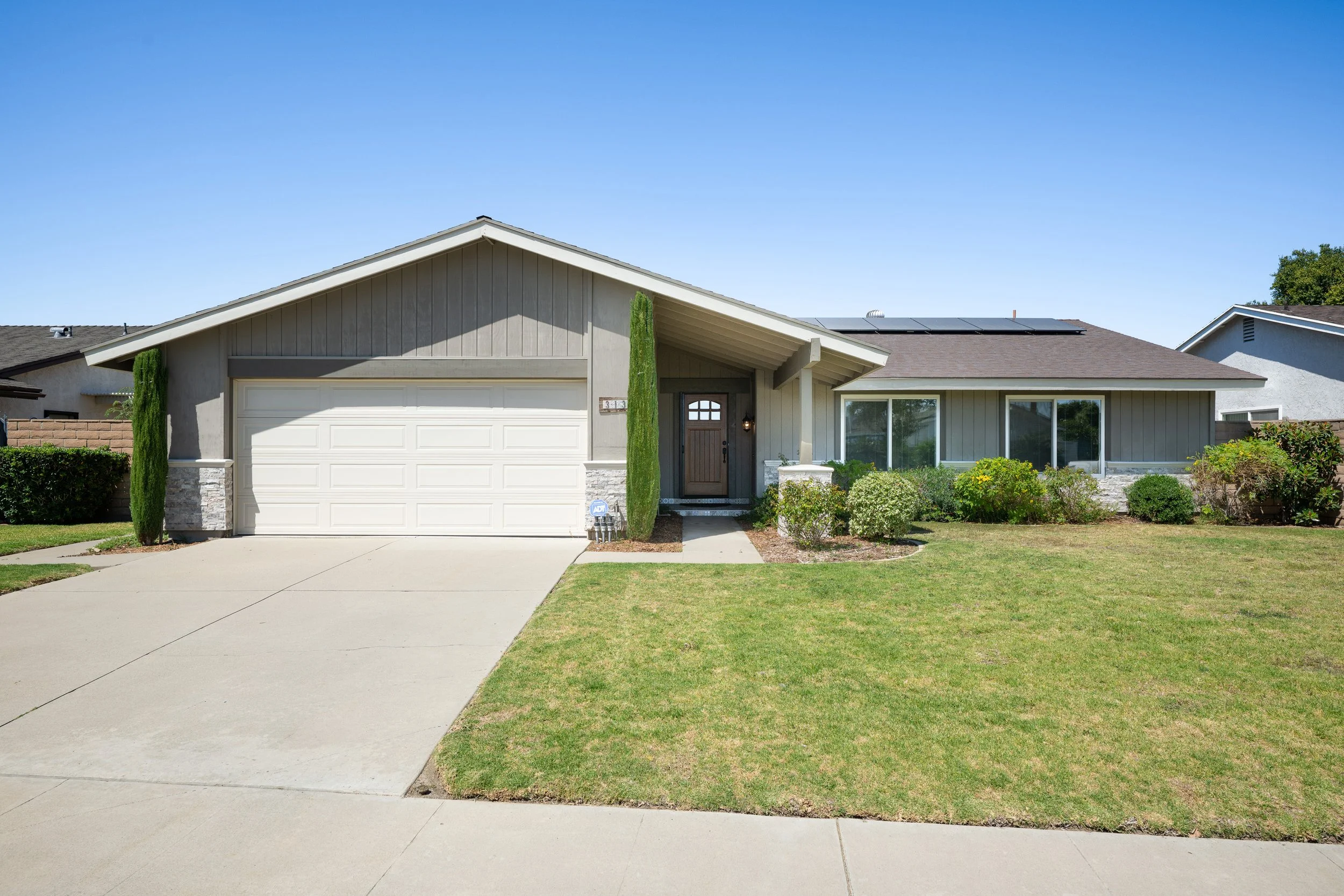3133 N Driftwood St_01.jpg