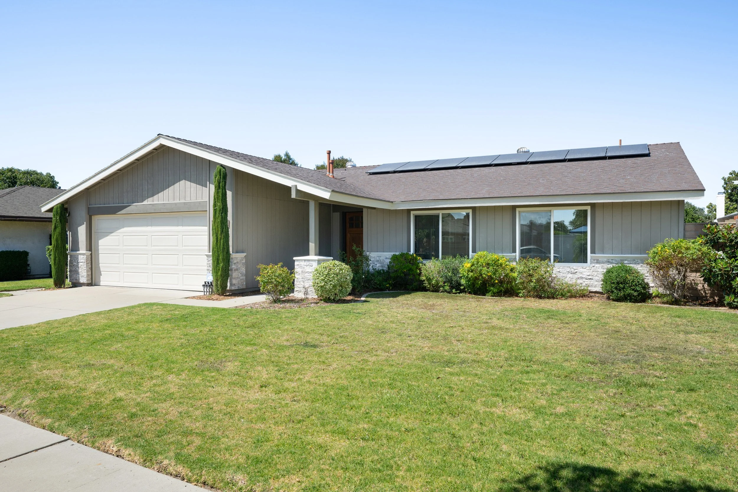 3133 N Driftwood St_02.jpg