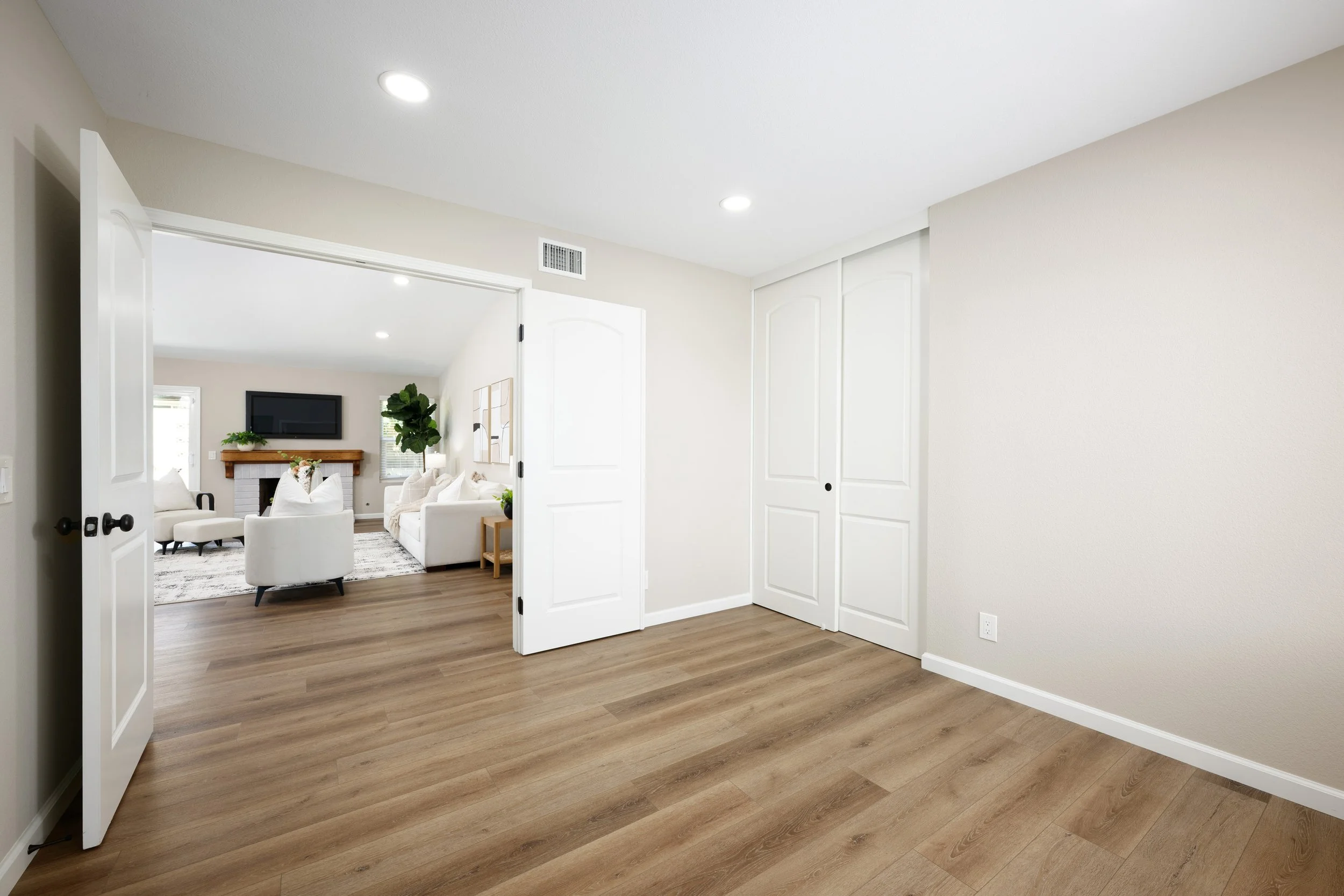3133 N Driftwood St_17.jpg
