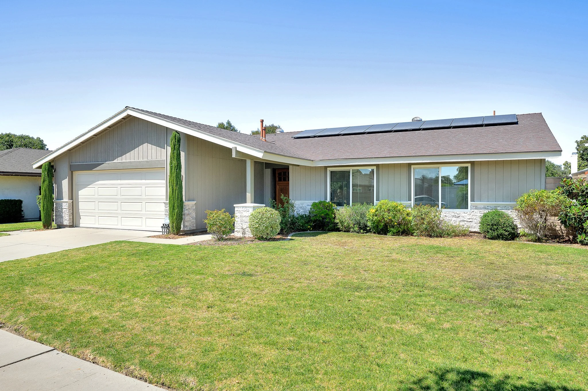 3133 N Driftwood St_02.jpg