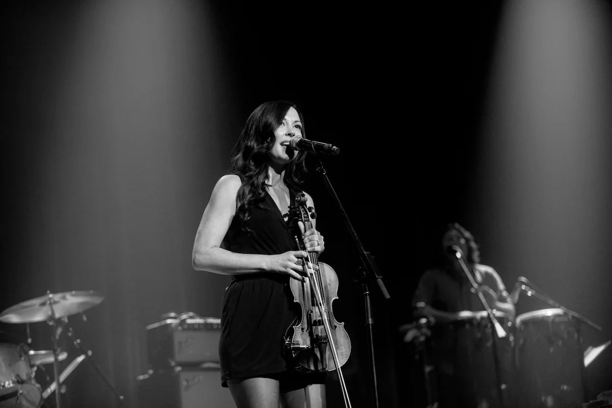 Amanda-Shires-DylanFest-LIndseyBest.jpg
