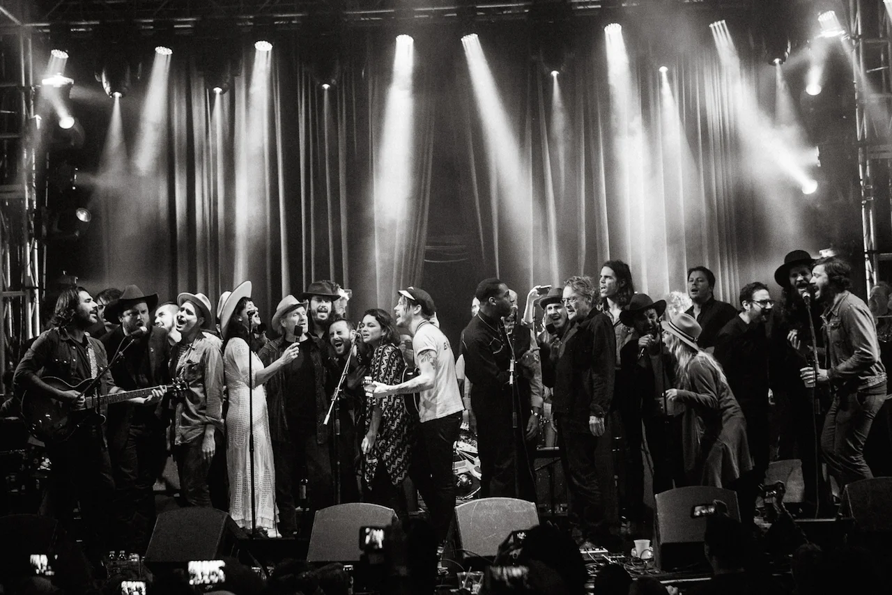 Leon Bridges et al