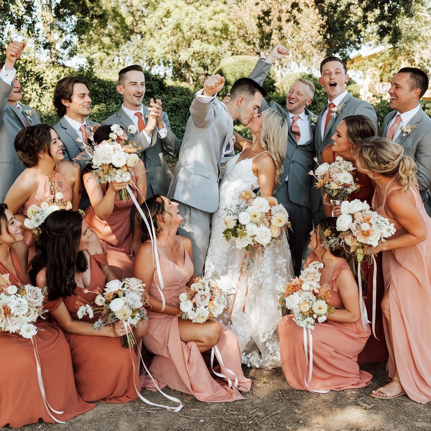 Summer weddings in the vineyards are almost here!! Looking forward to being back at Scribner Bend - the cutest winery tucked into the Sacramento River 🤩

-
Photography: @nicolaleighphoto
HMU: @summerbridalbeauty @kayleigh_rootssalonsuite
Floral: @ja