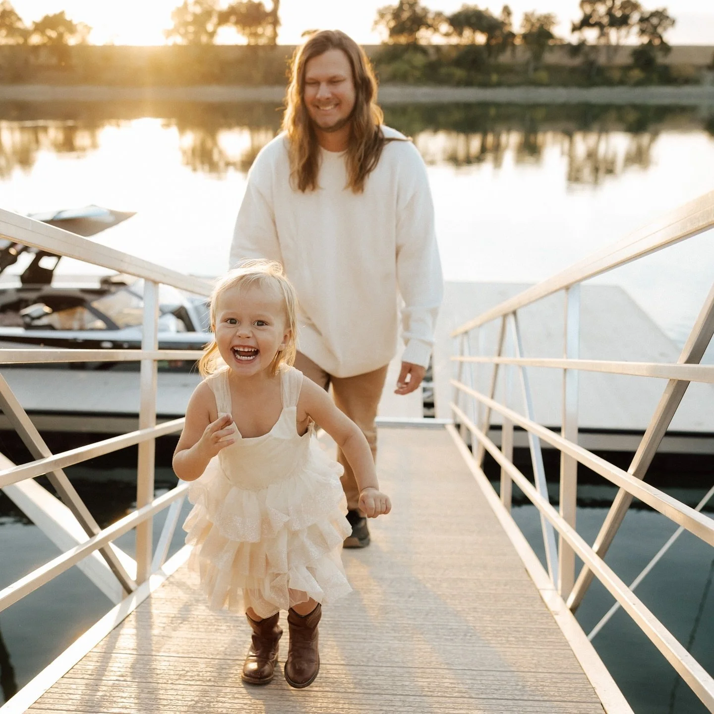 Oh, to be a toddler with the best back yard you could ever dream of 😍 I love documenting casual home sessions like these 🤍

#sacramentophotographer #sacramentofamilyphotographer #homesessions #sacriver