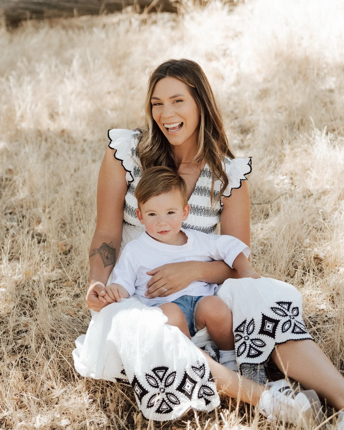 The summer I had a toddler in one hand and a camera in the other 📸✨

Photos by @maddisonrosephoto edits by me!