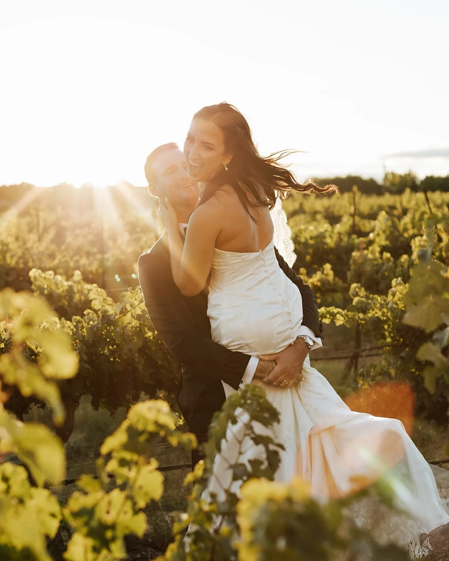 One thing about me on a wedding day&hellip; if your venue has vineyards, they&rsquo;re definitely getting frolicked in!! 

C &amp; S&rsquo;s wedding day was pure laughter and love, and I couldn&rsquo;t be happier to deliver their gallery right before