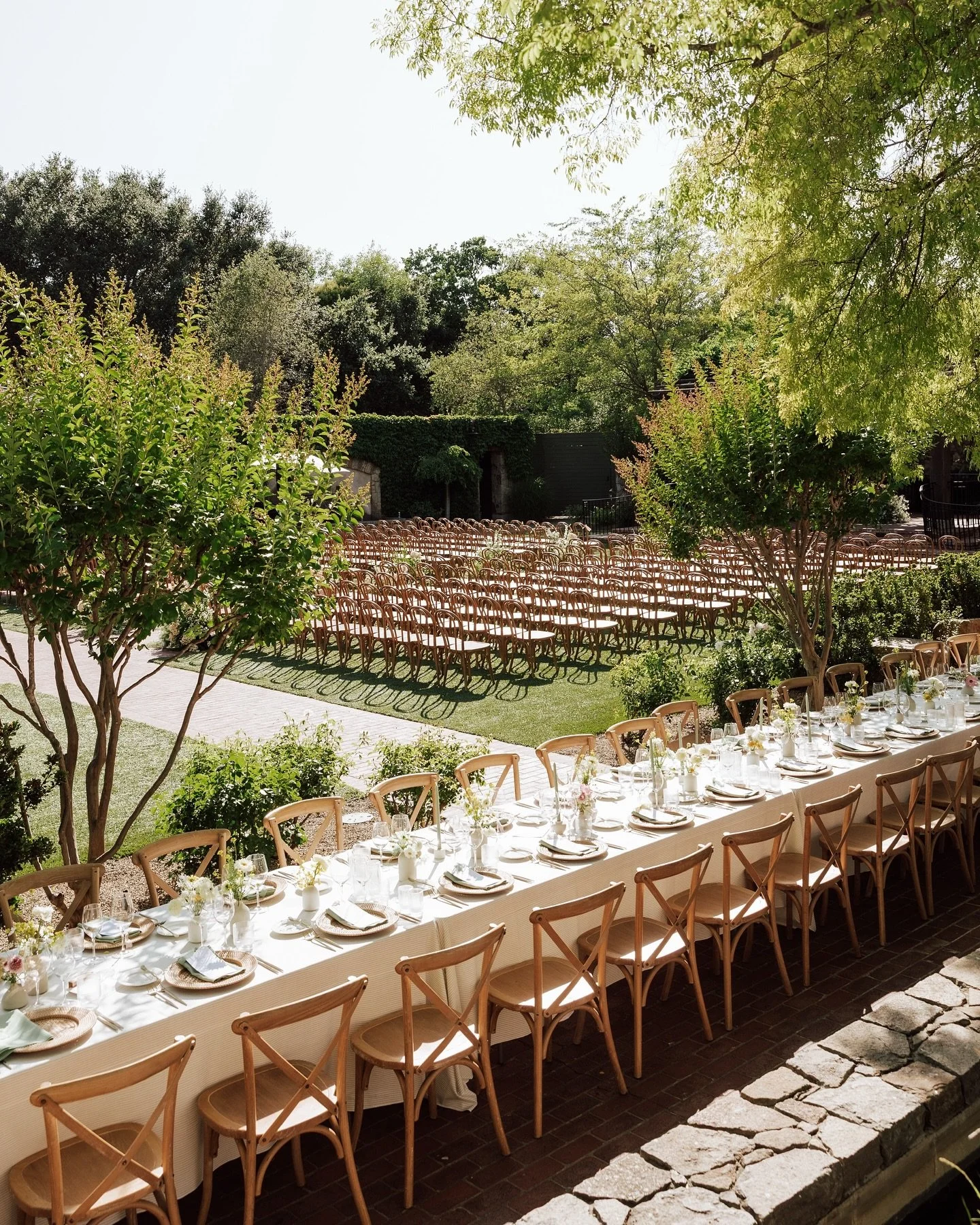 Nothing says Napa summer quite like a sunlit soirée at Estate Yountville ✨
Such a dreamy, romantic day second shooting with @hannahlillian.photo 🤍