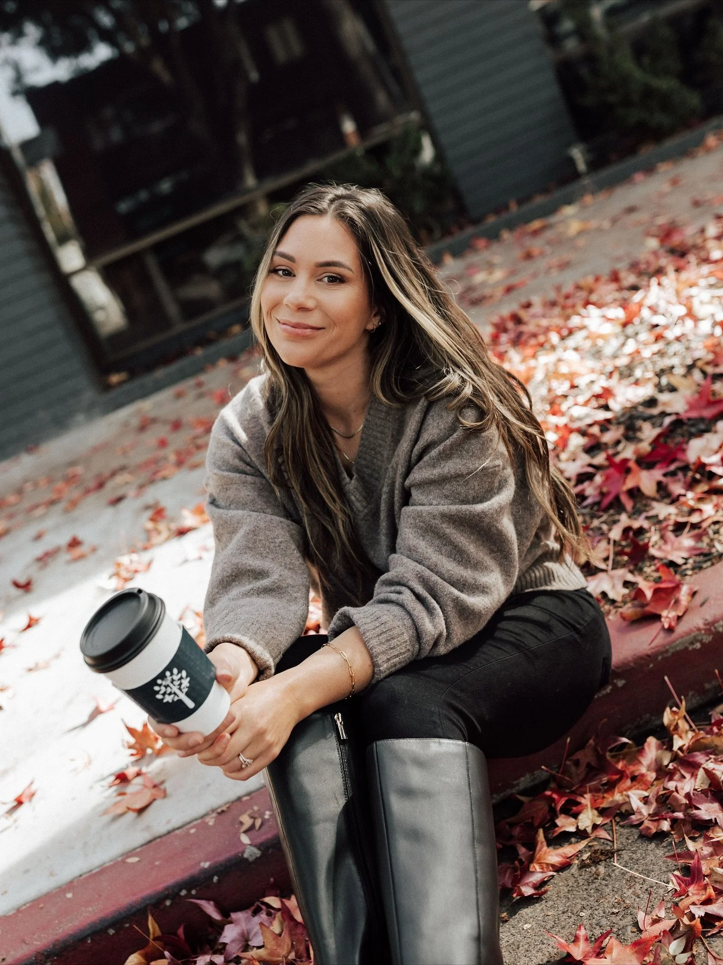 Coffee, catch ups + a quick little cozy headshot swap with @rachelcphotos_ 🍁✨

Just realized it&rsquo;s been 6 years this month since I moved to Sacramento!! Watching the leaves change is still my absolute favorite time of the year 🤎