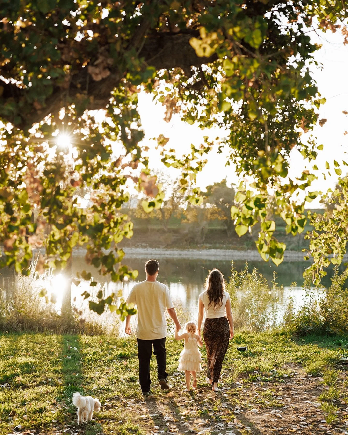 Annual family photoshoot at the Hernstedts' stunning riverfront home 🤍