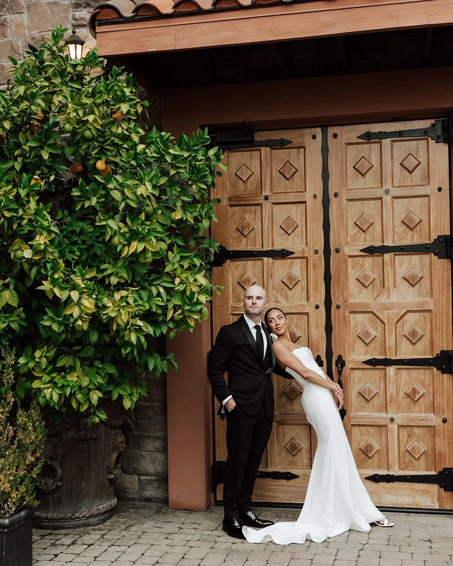 THE BRDARS ❤️&zwj;🔥

Perfect day! 10/10. No notes.

Thank you to this beautiful couple (and their friends + family) for making my job so easy and FUN! I&rsquo;m in love with them all and these are just the sneak peeks. 

-
Wedding Planning &amp; Des