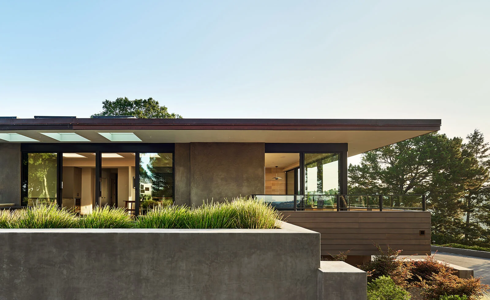 Exterior mid-century-modern home renovation with stucco walls and Fleetwood doors in Lafayette, California