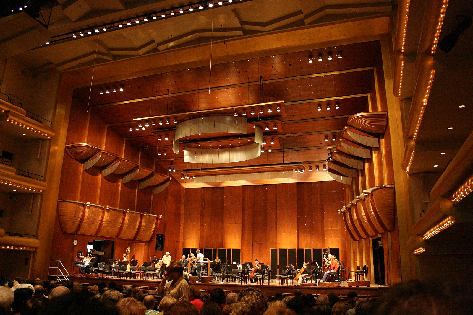 Avery_fisher_hall.jpg