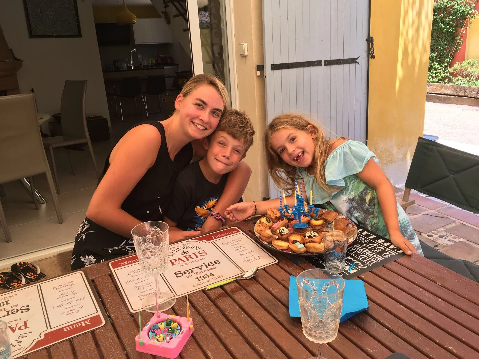 Laura Hearson with Sidney and Tiphaine | Photo from Laura Hearson