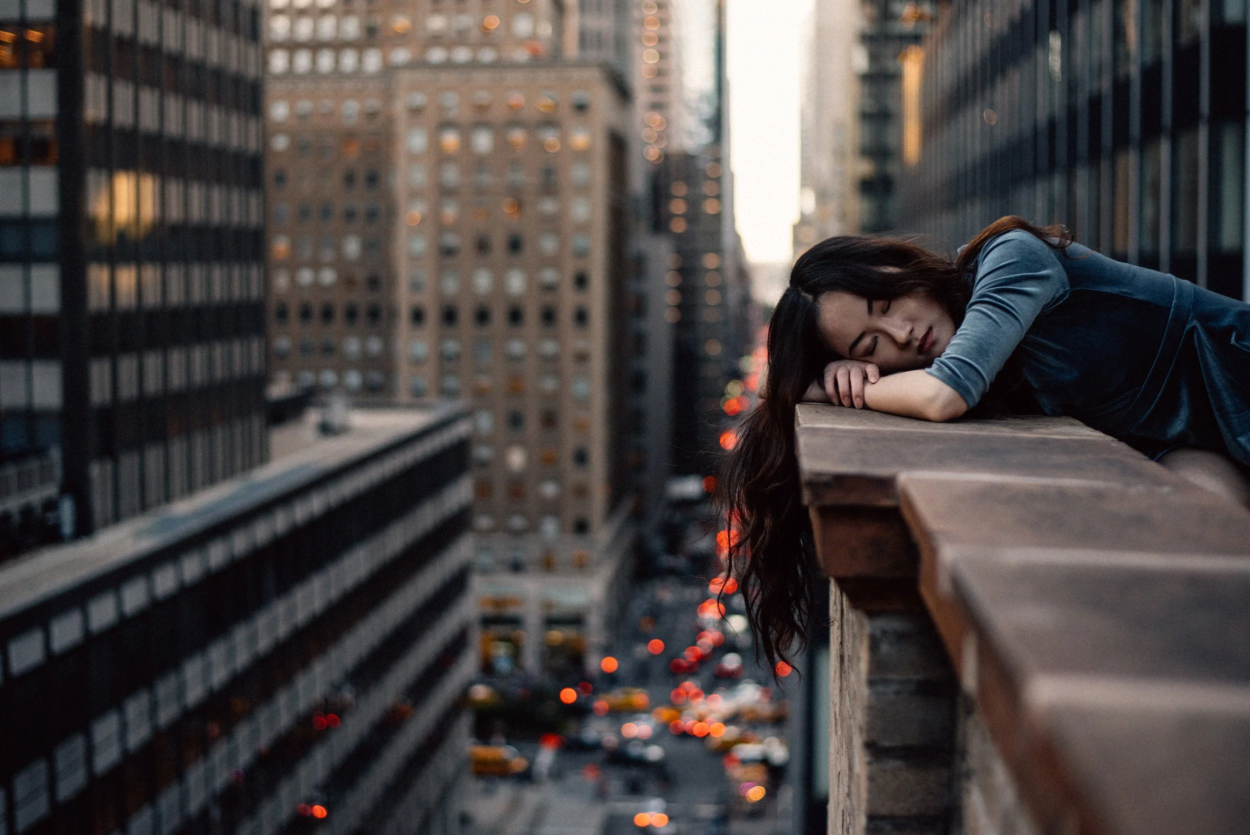 Woman leaning on top building rail during daytime. || Photo credit to by Hernan Sanchez on Unsplash