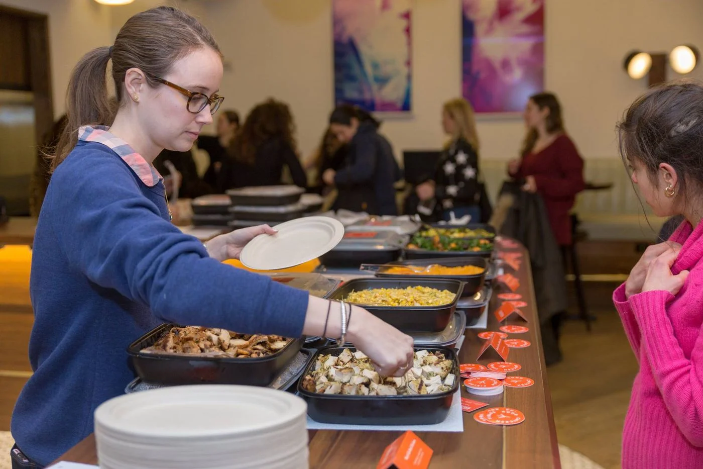 Attendees enjoyed chicken and vegetables from Good Fields Chicken on Tuesday evening. || Photo Credit to sayhellowellness.com