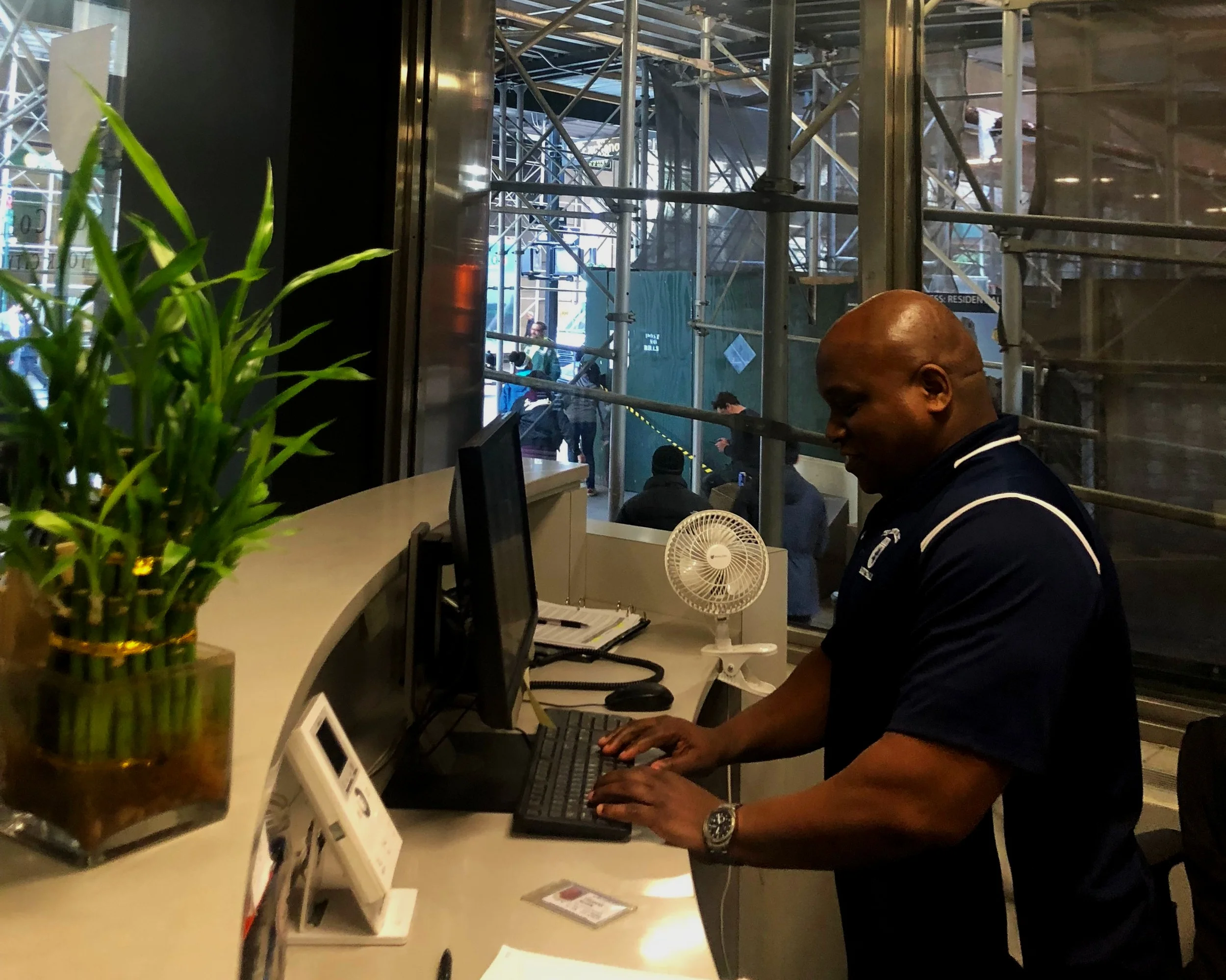 Thomas at his desk welcoming students. || Photo Credit to Njeri McPherson