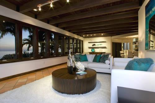 island house - corpus christi - Island living designed to create the perfect home space for each clients individual needs. One of a kind custom design and remodeling for each individual needs.