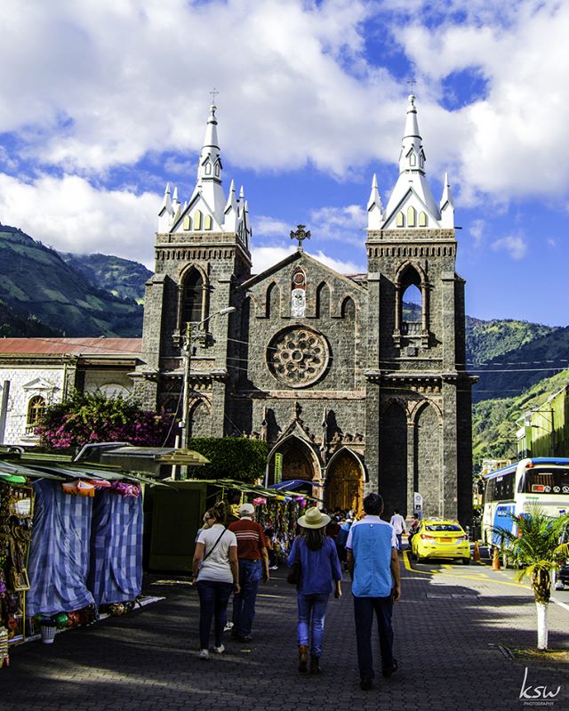 &ordm; C H U R C H &ordm; 📍Ba&ntilde;os, Ecuador 📷: ksw_photography_
.
.
.
#travel #photographer #ba&ntilde;os #ecuador #ecuadortravel #allyouneedisecuador #church #city #town #family #bluesky #summer #enjoy #love #photooftheday #streetphotography 