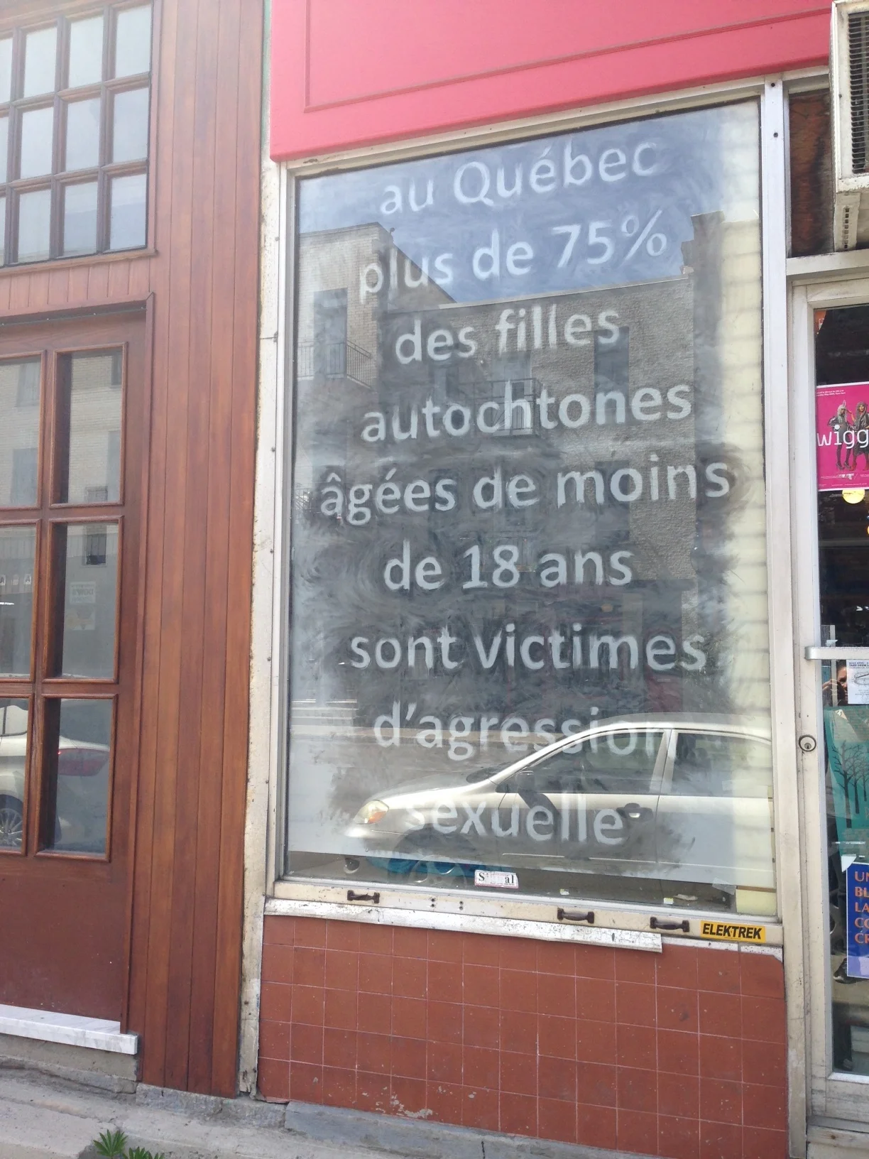 je me souviens week 2: OUTREMONT Le texte pour l’œuvre présentée ici est tiré du rapport : À la recherche des femmes autochtones du Québec , Conseil du statut de la femme, Gouvernement du Québec. Sept 2016. p.38