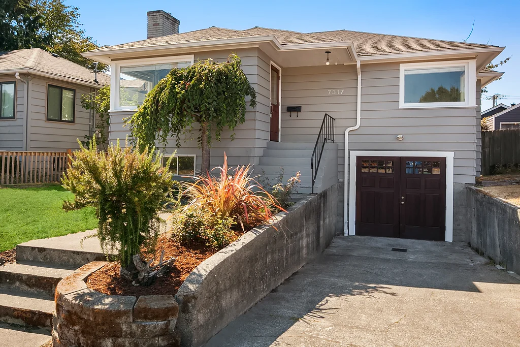 7317 24th Ave NW, Seattle, WA 98117