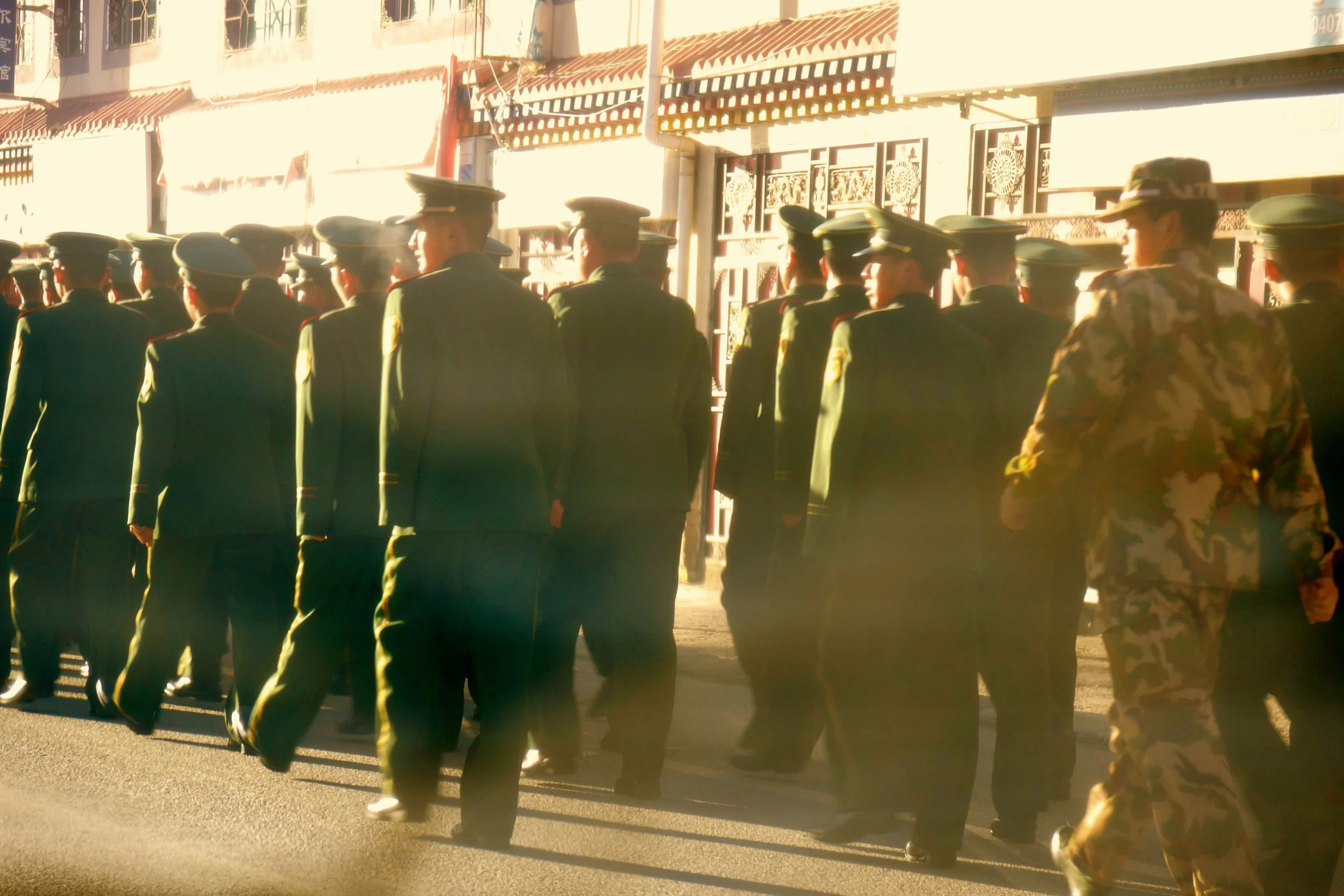 Chinese troops marching in Hongyuan