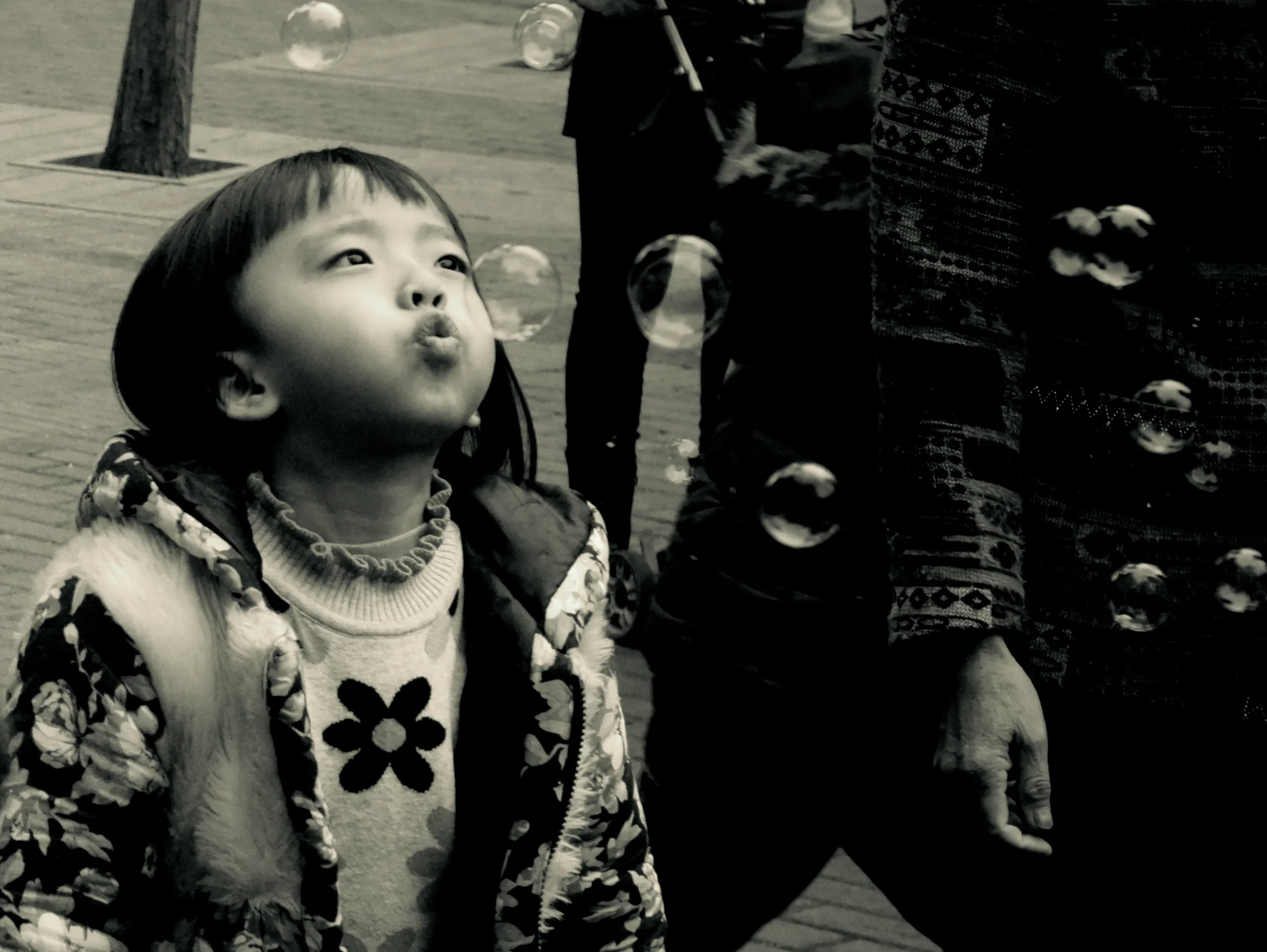 Girl and bubbles, Chengdu Zoo