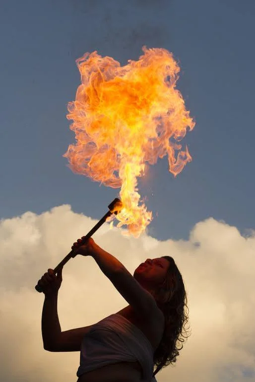 mulher fogo.jpg