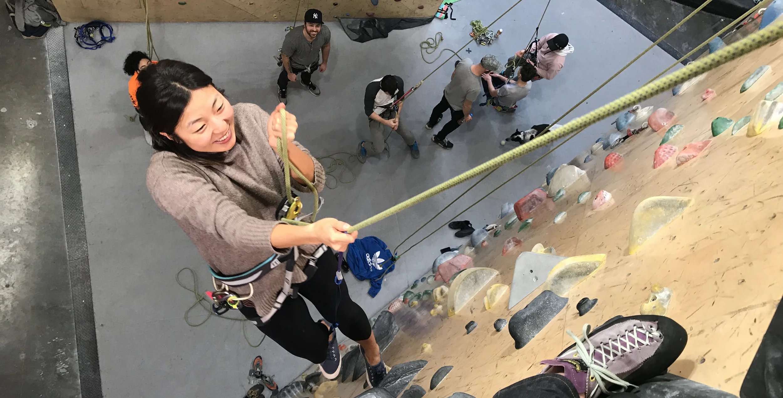 Bird’s eye view of pick-off rescue practice at Brooklyn Boulders Queensbridge .