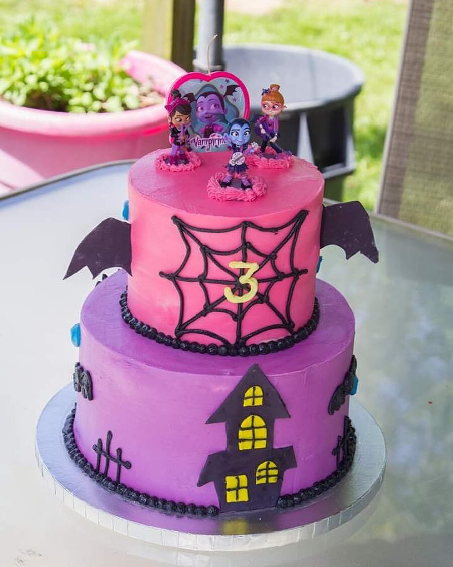 VAMPIRE BIRTHDAY CAKE.jpg