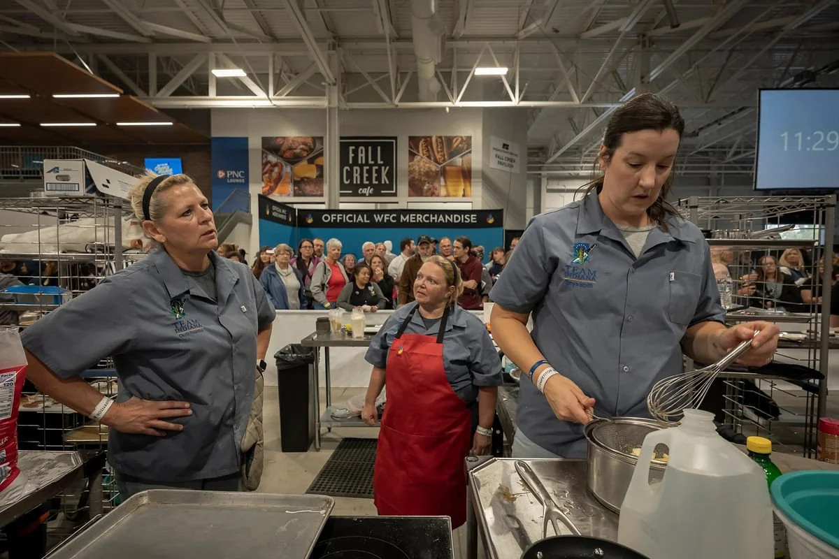 funny pic of tanya jenni and me.jpg