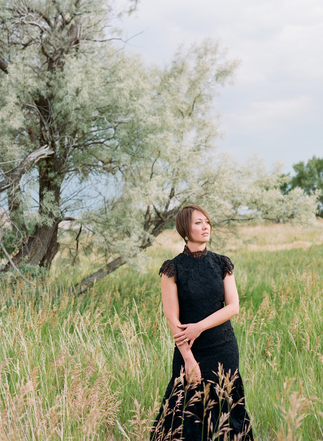 aura_newlin_women_in_wyoming_willows_heart_mountain_landscape_010.jpg