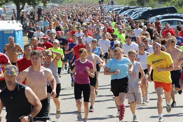 Look at all these people I'm passing!