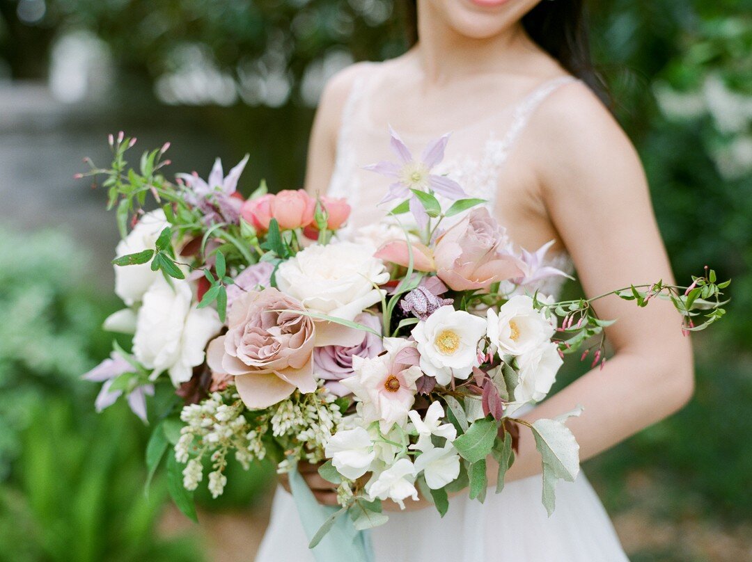 I could stare at this bouquet all day. And sometimes I do, it&rsquo;s my laptop background!😅⠀⠀⠀⠀⠀⠀⠀⠀⠀
⠀⠀⠀⠀⠀⠀⠀⠀⠀
Planning: @jenniferlauradesign⠀⠀⠀⠀⠀⠀⠀⠀⠀
Photography: @danafernandezphoto⠀⠀⠀⠀⠀⠀⠀⠀⠀
⠀⠀⠀⠀⠀⠀⠀⠀⠀ .⠀⠀⠀⠀⠀⠀⠀⠀⠀
.⠀⠀⠀⠀⠀⠀⠀⠀⠀
.⠀⠀⠀⠀⠀⠀⠀⠀⠀
.⠀⠀⠀⠀⠀⠀⠀⠀⠀
.