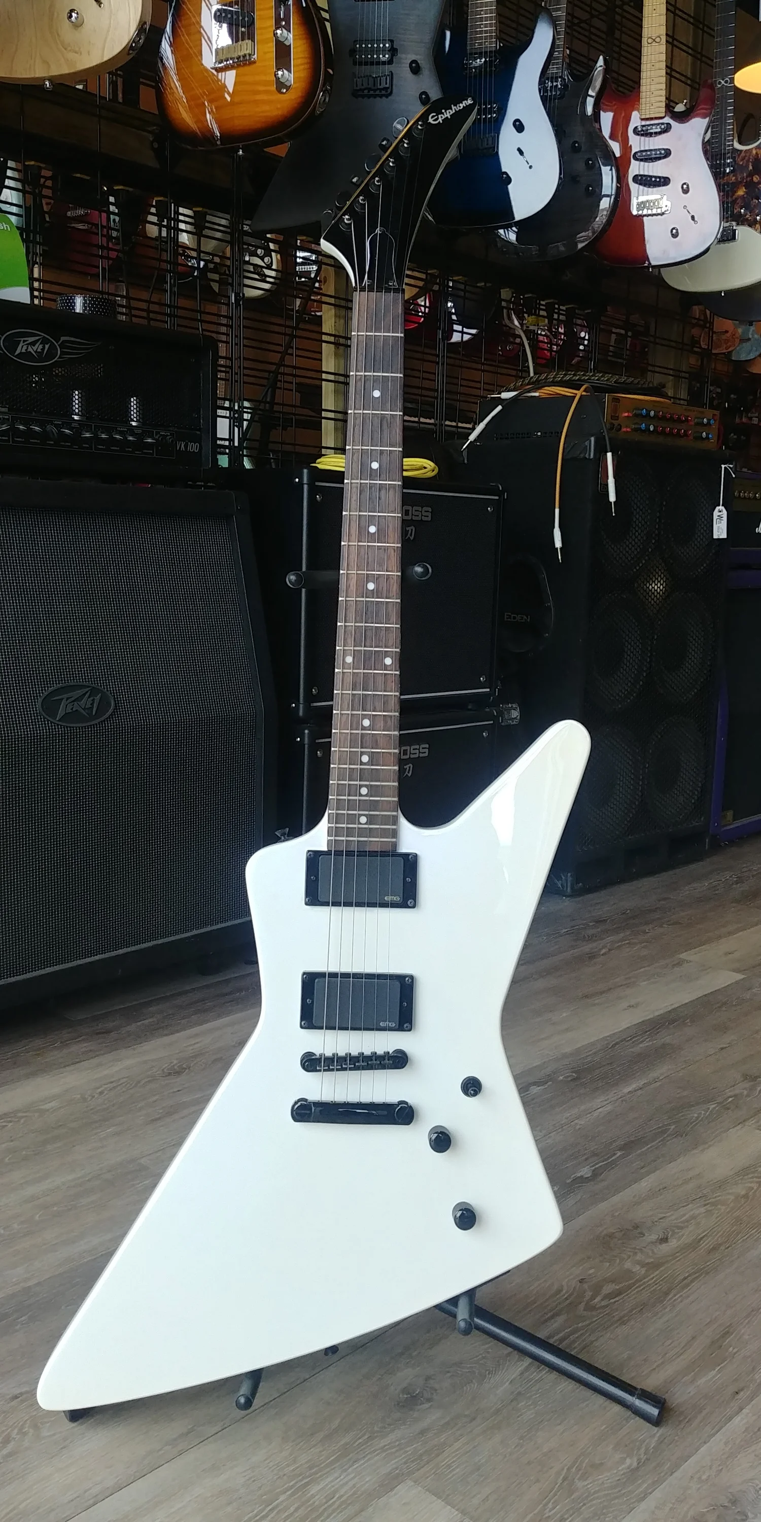 epiphone 1984 Explorer EX ホワイト エクスプローラー DISC Epiphone 1984 Explorer EX at Gear4music