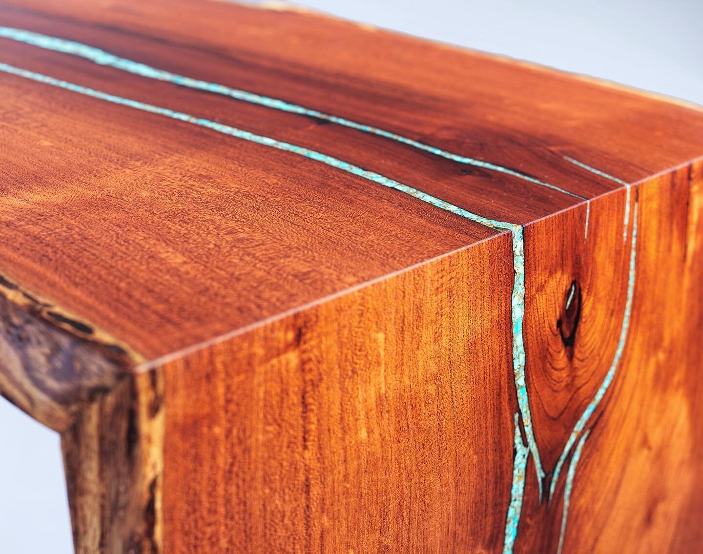 Here&rsquo;s a close up. The Kingman turquoise inlay wraps around all three sides of this double waterfall bench. I mitered this slab to create the legs.
.
Photo by @ingahendrickson 
.
.
.
.

.

#madeinsantafe #familyofmakers 
#turquoise #turquoisein
