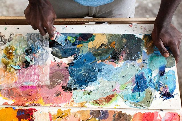 Mixing colors can create the most beautiful palette. Shot for the incredibly talented @fordjourstudio #derekfordjour in his studio. #talismanphoto #staywoke #july4 .
.
.
.
.
#studiovisit #photoshoot #artoftheday #contemporaryart #fineart #instaartist