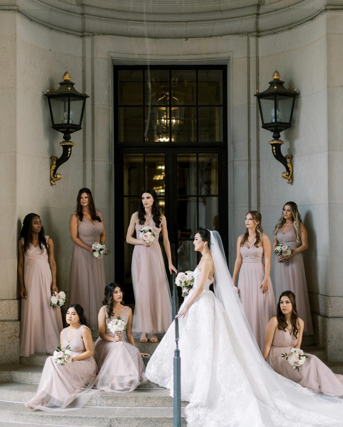 While joy might be my favorite thing to document on a wedding day, sometimes it&rsquo;s nice to channel a little &ldquo;magazine cover&rdquo; vibe! // @robertsandco @moniquelhuillierbride @mimibtran @jasminepalmaartistry @floralandbloom @carinesbrida