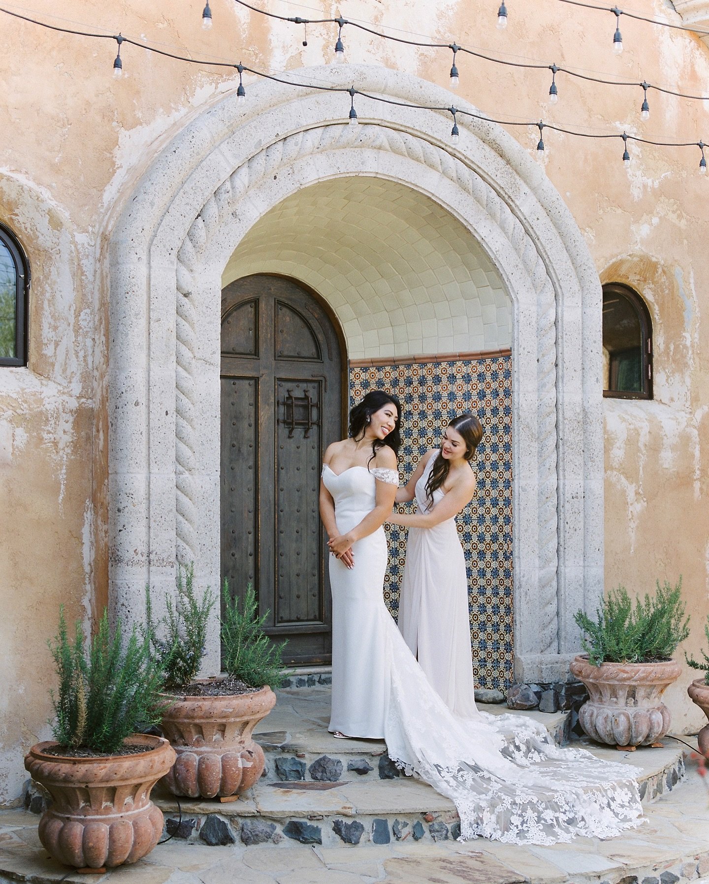 I&rsquo;ve been doing some updates to the website and have been coming across so many favorite photos from past weddings! Here&rsquo;s some of the pretty details and perfect moments of Tiffany &amp; Antonio&rsquo;s day 🤍 // as seen on @theknot with 