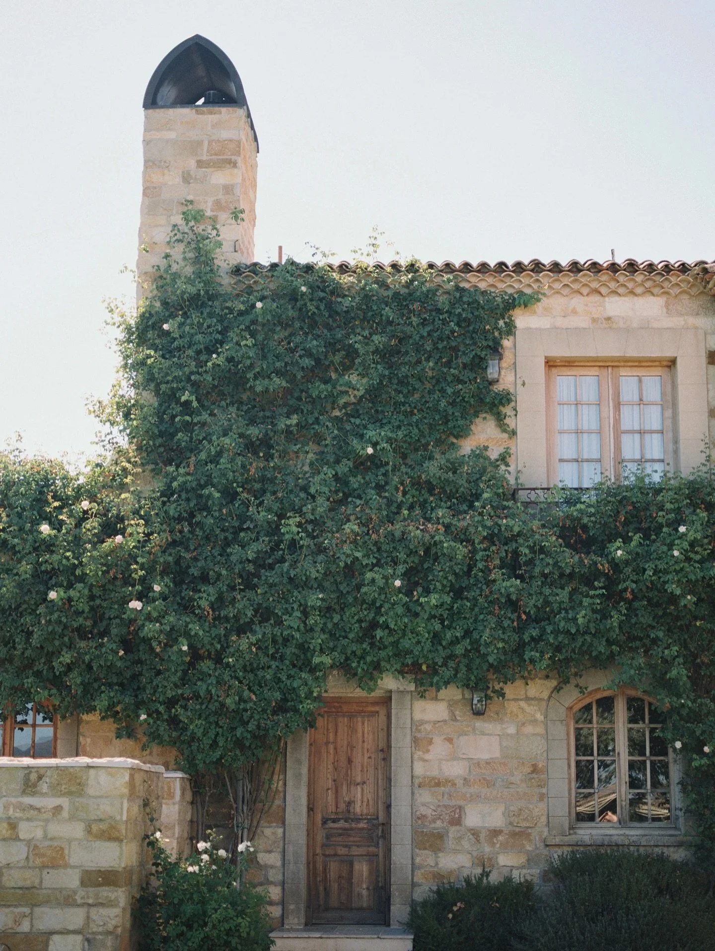 Reminiscing on a perfect day at the gorgeous @sunstonewinery @sunstonevilla 🌿🤍 @photovision.co
