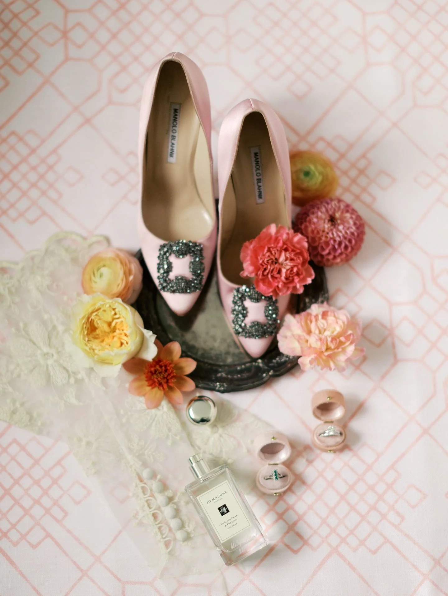 From day ➡️ night, M&amp;S had such fun details! 👠🌸🥂 // @christinemcfarlaneevents @violet_florals @honeywoodrentals @manoloblahnik @dynasty_ave @bbjlatavola @honeydosocials @jomalonelondon