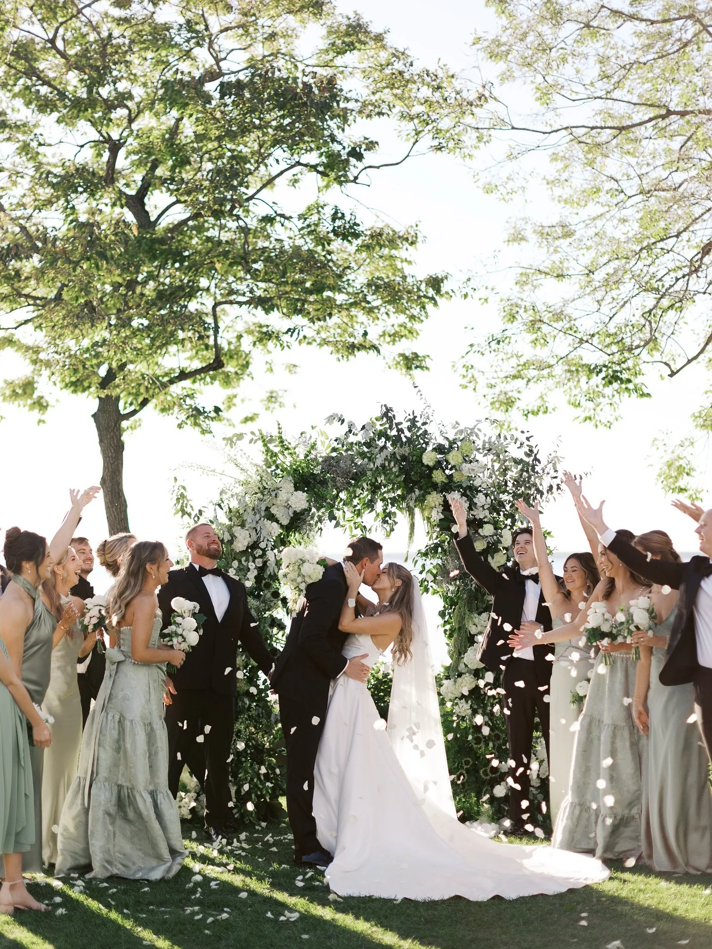 Had the greatest time getting to celebrate the Devines!! Congratulations, Abby &amp; Ben! 🥂// @socialgracesevents @chesapeakebaybeachclub @steelcutflowerco @steelcut_md @paulkwakfilms @brushedbeautyllc_ @aliciazartistry @inthemomentcontentcreators @