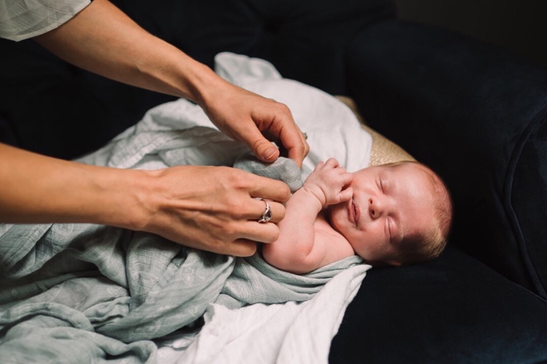 I&rsquo;m a sucker for good light, hands in the frame, and adorable babies. 
.
.
#atlantanewbornphotographer