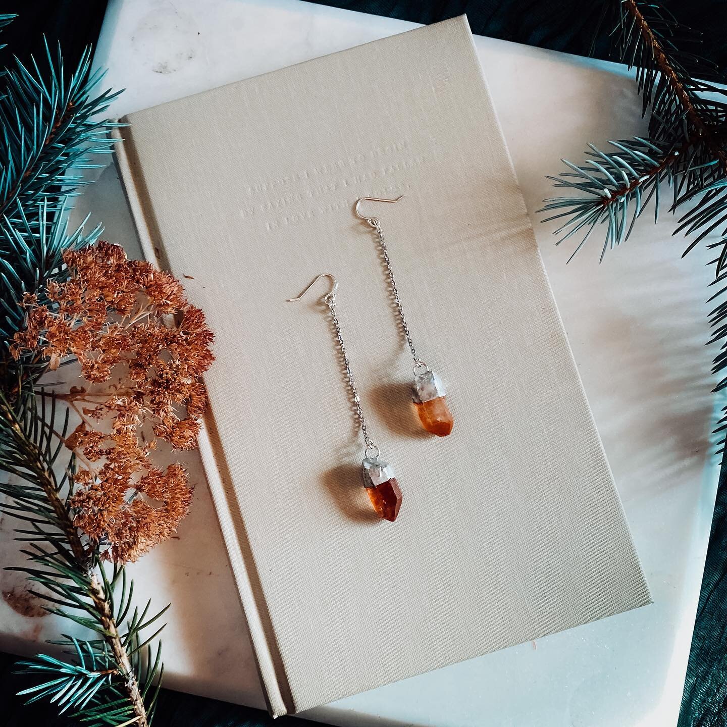 Don&rsquo;t forget to come say hi to @paragonandbone tomorrow @stormpeakbrewingco from 5-9 at the second Holidays on Tap! She&rsquo;ll have earrings, necklaces, home goods, and more for purchase. Join us!

#handmadejewelry #handmadegifts #handmadewit