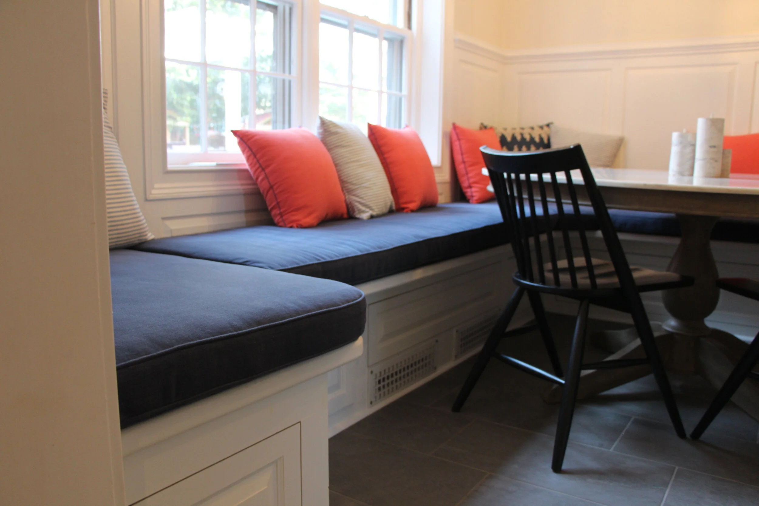 banquette angle Coen.JPG