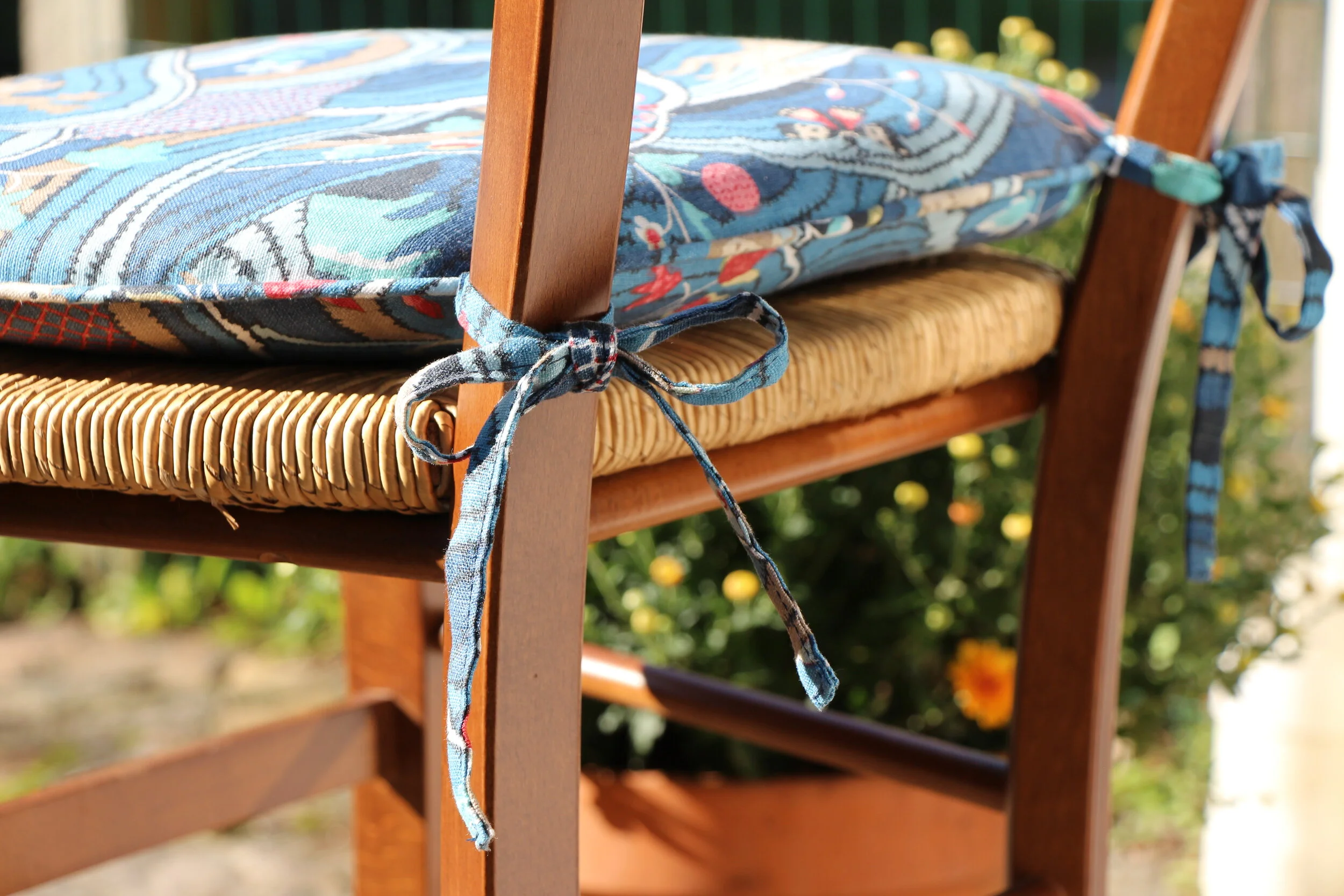 tie close back stool.jpeg