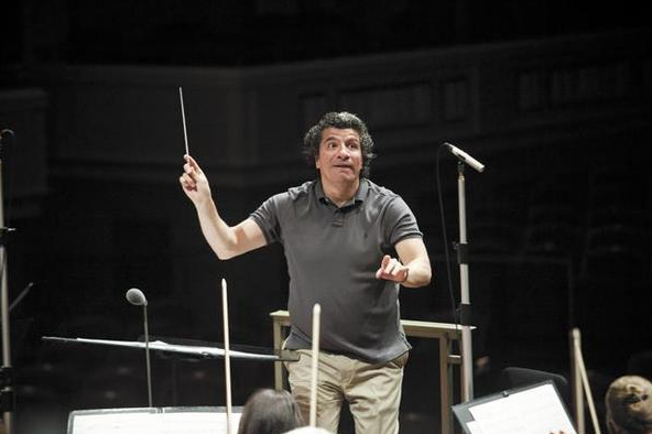 Nashville Symphony extends contract with award-winning conductor
