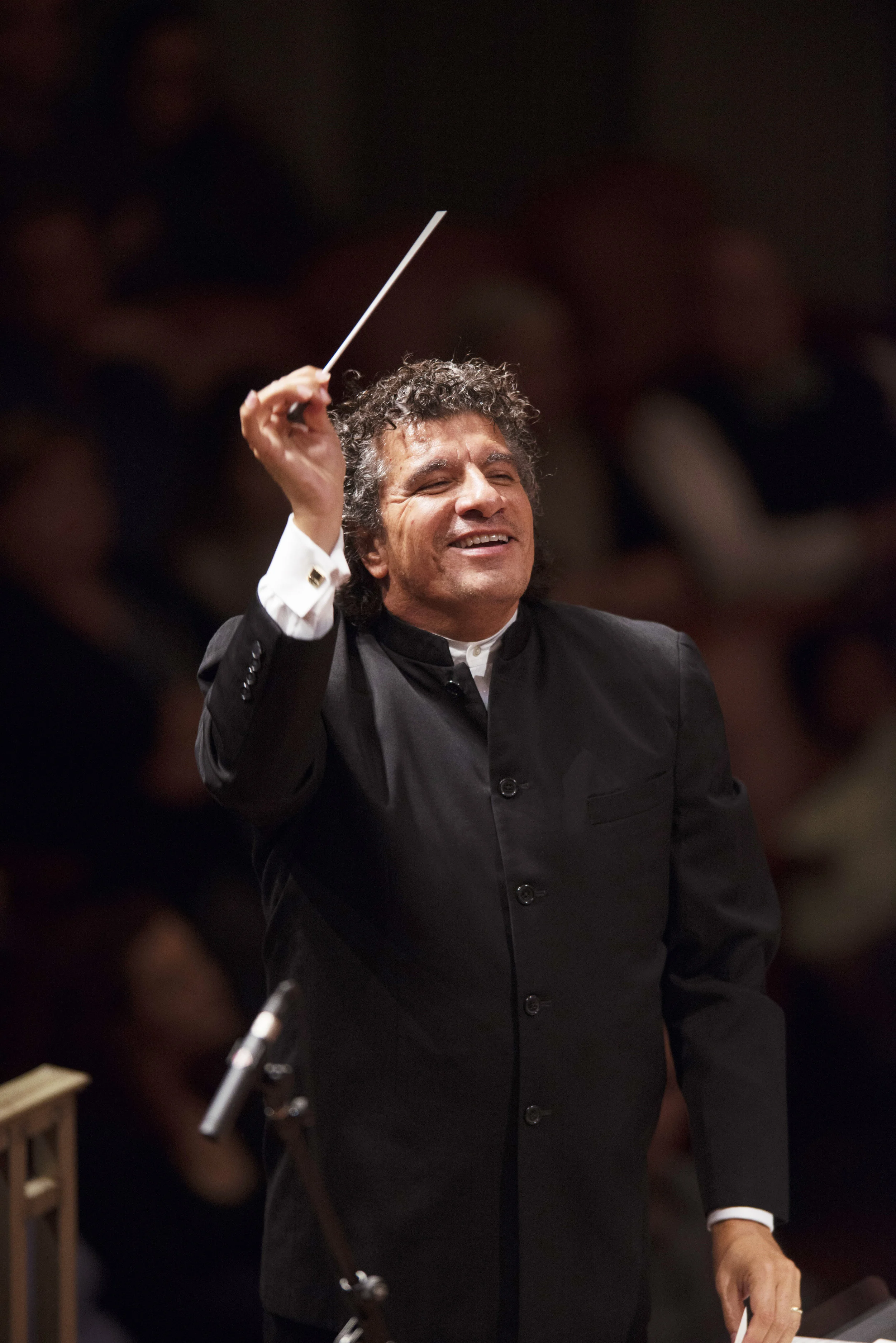 Bravos and thunderous applause for the NDR Radio Philharmonic and their interpretation of John Adams' "Harmonielehre". Review from the Hannover Allgemein