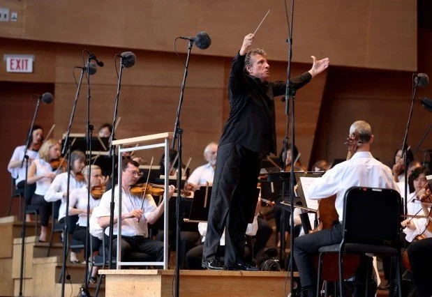 CHICAGO TRIBUNE REVIEW: After decade’s absence, conductor Giancarlo Guerrero delivers a powerful Grant Park Music Fest program 