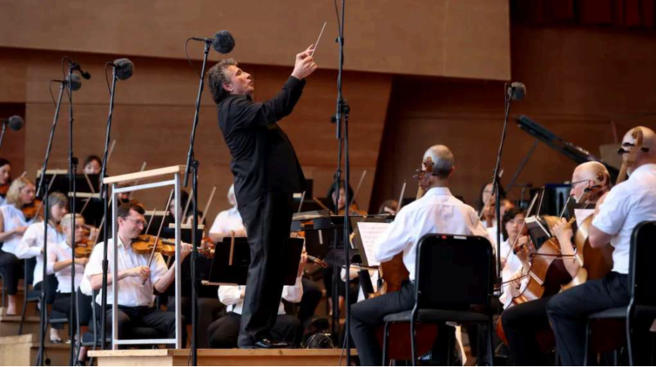 Chicago Tribune: Grant Park Music Festival announces summer 2025 lineup, the first under new music director Giancarlo Guerrero