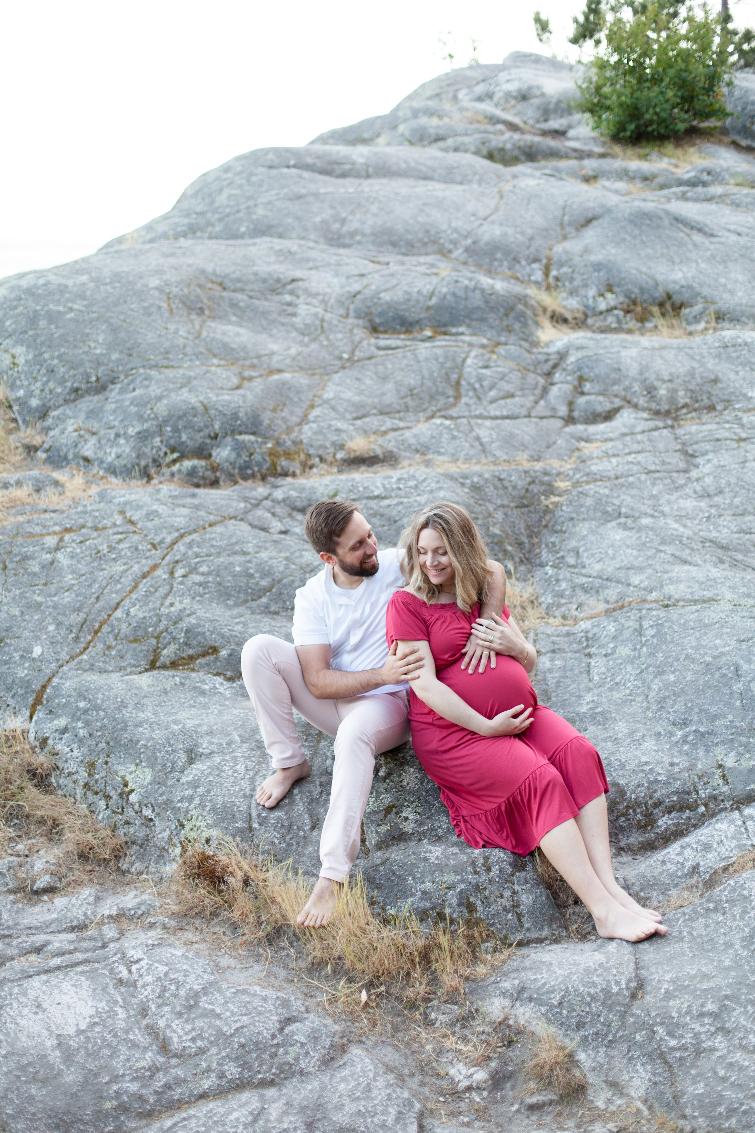 Whytecliff Park Maternity Photos-16.jpg